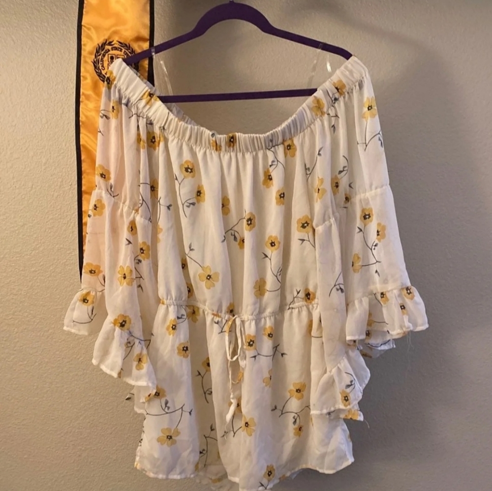 Boho Floral Romper. Size XL (16-18). Beautiful summer outfit with flowy sleeves